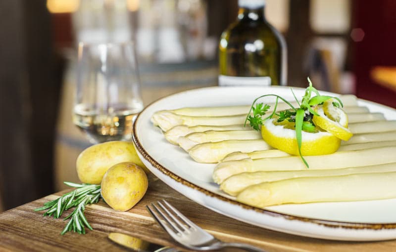 Der-Lennhof-Attilas-Weißer-Stangenspargel
